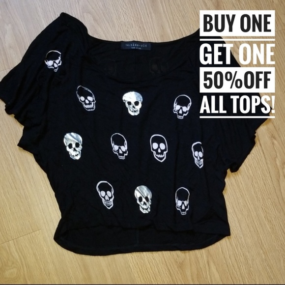 The Classic Tops - Black flowy skull top 1F